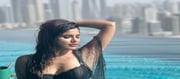 పలుచని చీరలో అదరగొడుతున్న అషు రెడ్డి...!!