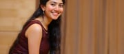 వైద్య వృత్తిపై ఇష్టంతో పరీక్షలకు హాజరైన సాయి పల్లవి.. కరోనాకు భయపడకుండా విద్యార్థులతో సెల్ఫీలు దిగింది. ఆ ఫోటోలు సోషల్ మీడియాలో చక్కర్లు కొడుతున్నాయి..