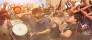 తమిళ, తెలుగు ఇండస్ట్రీలో విజయ్ దళపతి గురించి తెలియని వారంటూ ఉండరు. ఆయన నటనతో కోట్లాది మంది ప్రేక్షకుల అభిమానాన్ని సొంతం చేసుకున్నాడు. అయితే లోకేష్ కనకరాజ్ దర్శకత్వంలో విజయ్ దళపతి హీరోగా నటించిన చిత్రం మాస్టర్. ఈ సినిమాలో విజయ్ సేతుపతి విలన్ గా నటించారు.