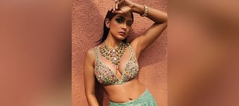 Sexy Hero Marathi - Cheap like a SOFT PORN Actress - 12 Hot Photos of Mrunal Thakur