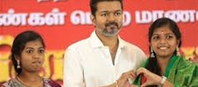 A Student responds to critics in front of Vijay..!?