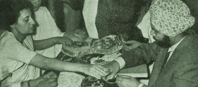 Indira Gandhi Donated Her Jewllery To Support Indian Army Against Pakistan In 1971 War - Now Modi..?
