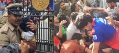When did the RCB team arrive and when did the crowd arrive?