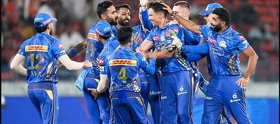 వార్‌ వన్‌ సైడే.. ప్రత్యర్థులకు చెమటలు పట్టిస్తున్న ముంబై ఇండియన్స్‌!