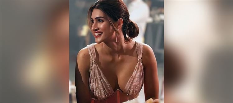 Eeww What is this Kriti Sanon? Fans Worried