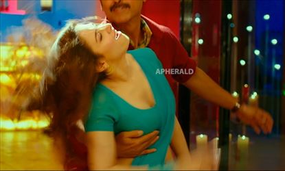 Oops moment for TAMANNA in her latest SEXY SONG ?? Have yo
