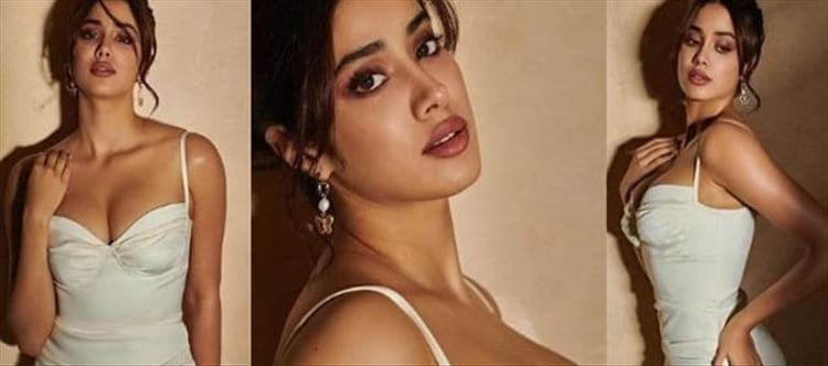 Priyanka Chopra Xx Video - Pics: Lady Boasts Her Two Big Things