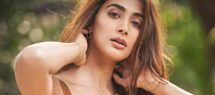 750px x 332px - Pics - Pooja Hegde Is A Summer 'Mess' in Colourful Corset