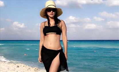 Www Xxnxx Roja Com - COMPLETE PHOTOS SET - Porn Actress Enjoys BEACH VACATION