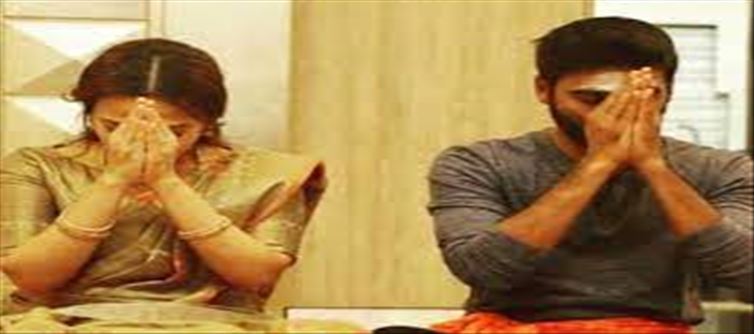 Dhanush,Selvaragavan put their hands on her shoulder ???