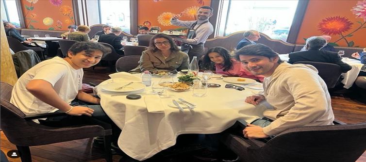 LEAKED - Mahesh Babu's Family Time in Paris.!