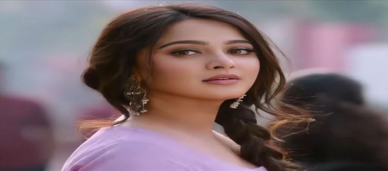 Anushka's Career Melting Like a Candle.!