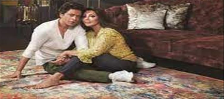 Gauri Khan shows with silver jug and tray!!