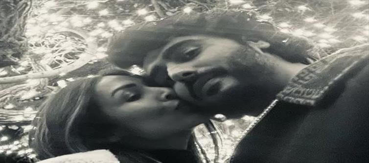 Malaika Arora kisses herself...!