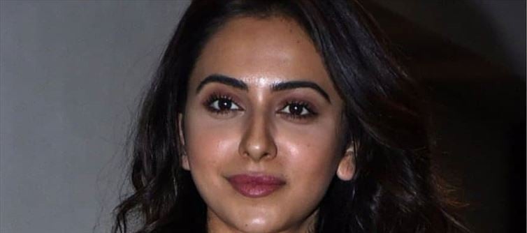 ఈ గంధం ఫేస్ ప్యాక్ తో మెరిసే అందం మీ సొంతం..