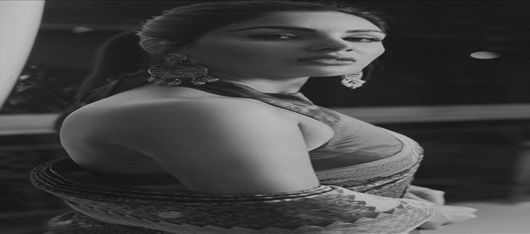 Samyukta Menon's Sizzling Black and White Photos.!