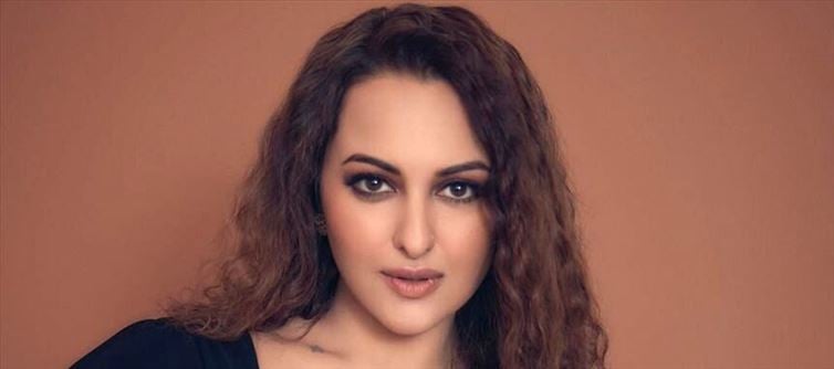 বাংলায় তৃণমূলের হয়ে প্রচার করবে সোনাক্ষী