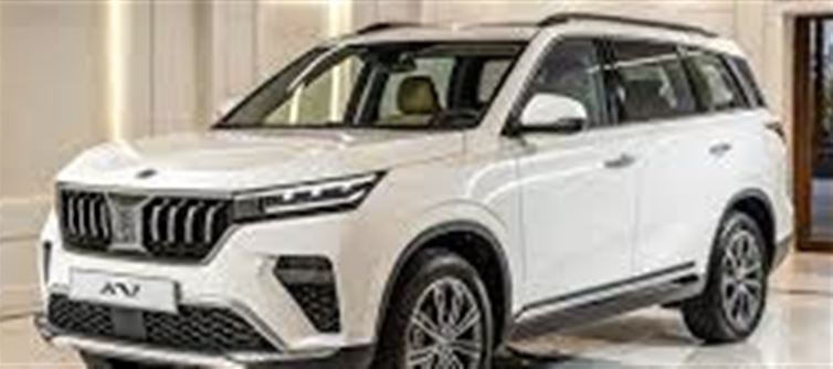 Mahindra XUV700 Facelift Photos Reveal Design Details.
