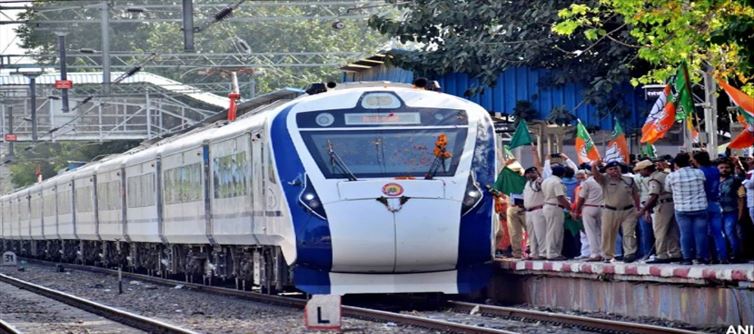 टूंडला में वंदे भारत एक्सप्रेस की चपेट में आने से एक व्यक्ति की मौत हो गई