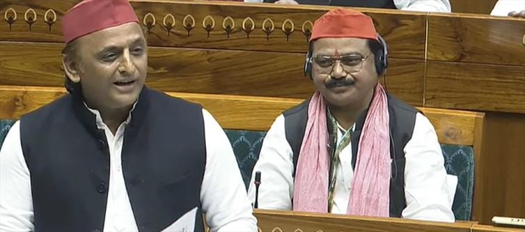 Akhilesh Yadav's taunt on many issues including budget!?