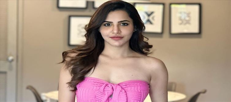 ఆ ఛానళ్లపై కేసులేస్తానంటున్న అషు రెడ్డి?