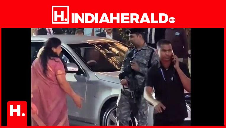 Bengaluru Woman Argues with Nita Ambani s Bodyguard Over Ro