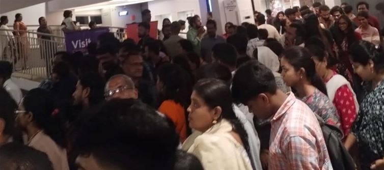 Dear Thalapathy Vijay, Ajith is Real Crowd Puller and He's At The Peak Of His Career