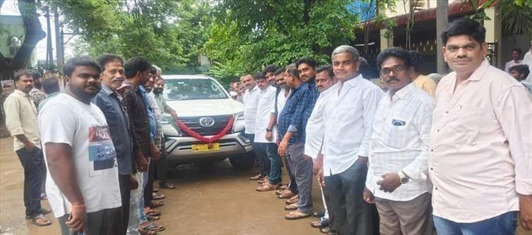 Every Politician Needs a Fortuner, Right?