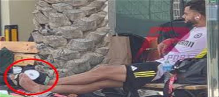 IND vs PAK: What is this on Virat Kohli's leg..? Fans are worried..!?