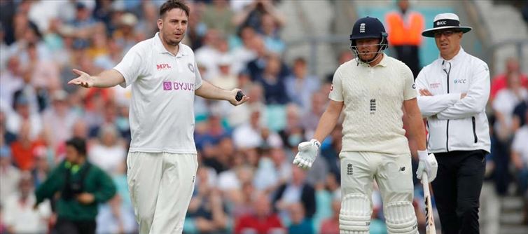 Jarvo enters Ground Once Again and Dashed batsman - VIDEO