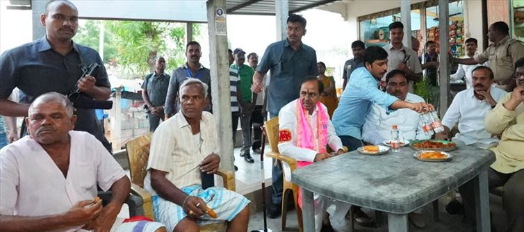 KCR With Common People - Quite a Rare sight!