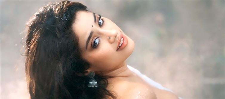 Koratala Slaps Bollywood by Showing the Glamorous Janhvi