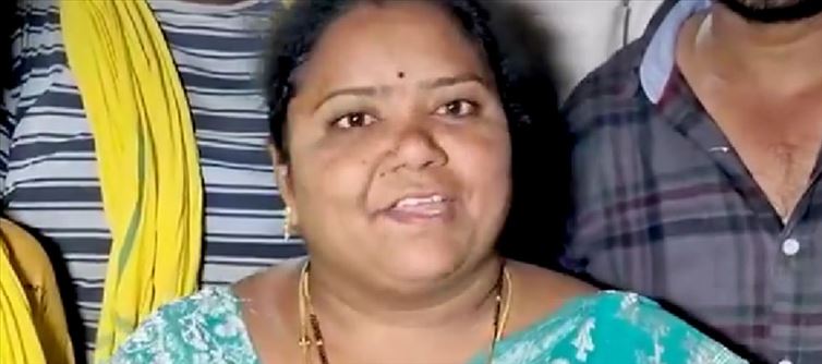 Kumari Aunty Backs TDP Alliance in Gudivada