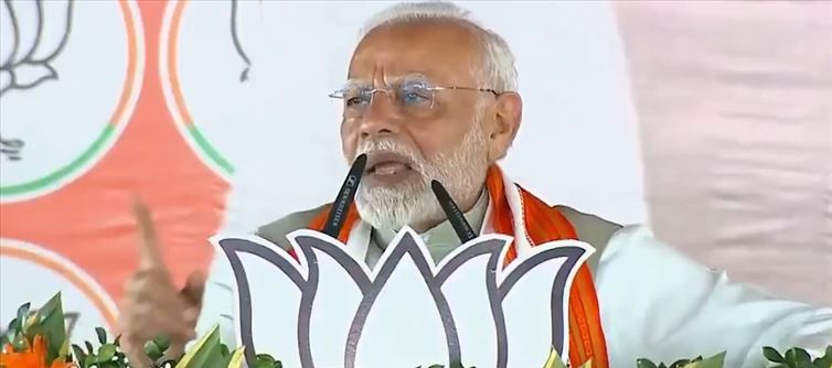 PM Modi accusing Congress, JMM, and RJD said they only cared for their own families and not the public