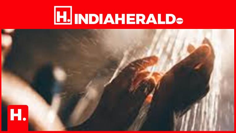 Morning vs Night Showers in Winter: What Works Best for Skin, Hair, and Health