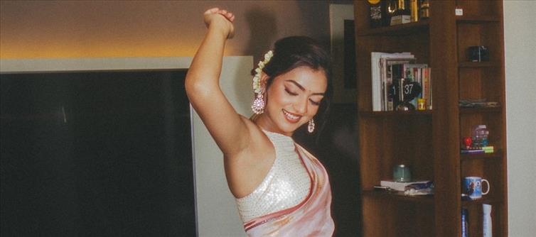 Nazriya Hugging a Rapist in Public - VIDEO gets SHOCKED by Netizens