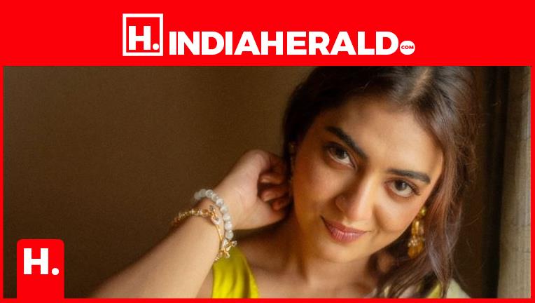 Nazriya Nazim Hot Tempting Lusty Looks in Saree is a Treat Nazriya Nazim Hot Tempting Lusty Looks in Saree is a Treat