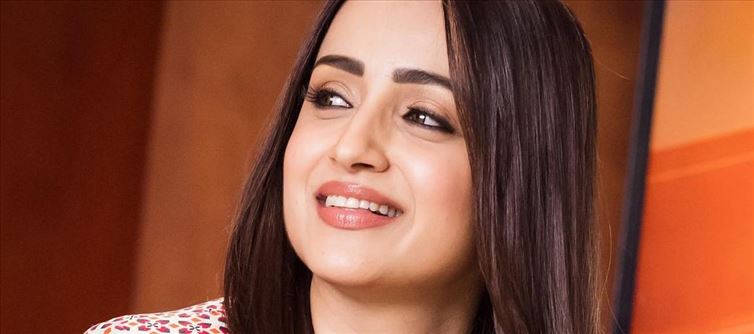 One Actress Ruling 200 Crores Club!