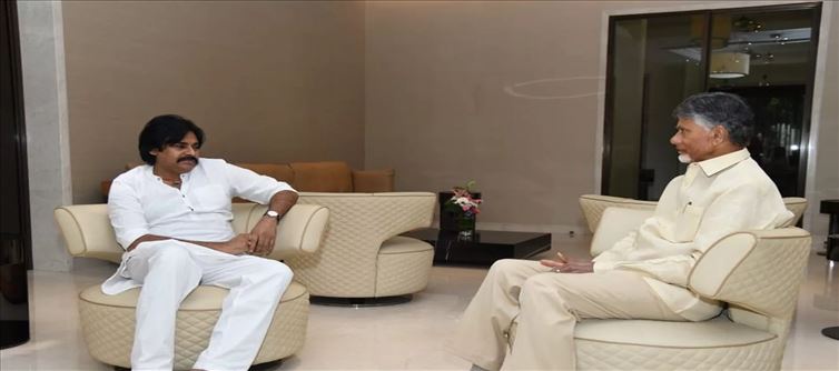 ఎక్కడ పోటీ చేయాలో పవన్‌కు క్లారిటీ రాలేదా?