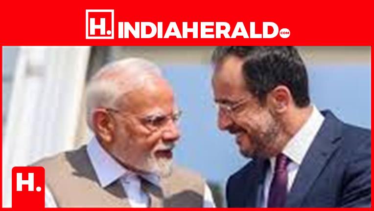 PM Modi reached Cyprus, President Nikos welcomed him