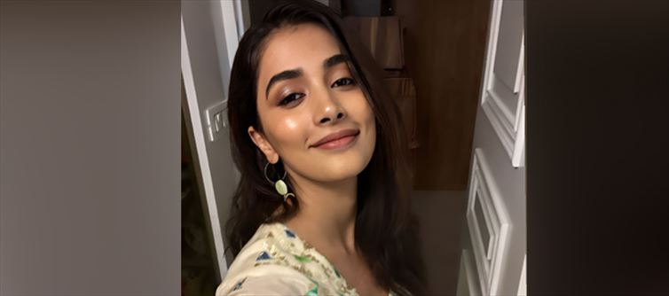 Pooja Hegde Swiftly Completes First Schedule