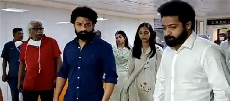 Tarak Ratna Very Critical - NTR, Kalyan Ram Visit Hospital