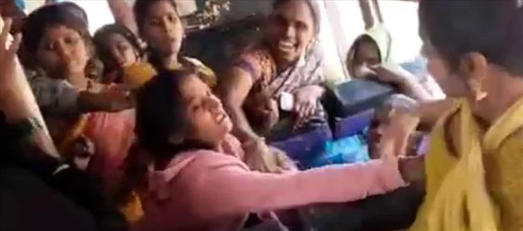 Telangana Hyderabad - Women clash with each other in TSRTC bus