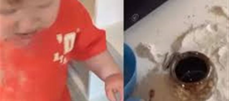 Toddler eats grandfather's ashes..!? Mother shocked!