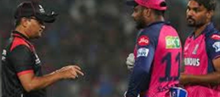 Umpires warn Sanju Samson for his unusual wicket-keeping position..!?