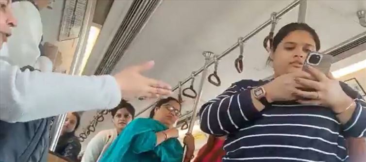 VIDEO - Girl Fat Shamed In Delhi Metro By Middle-Aged Woman