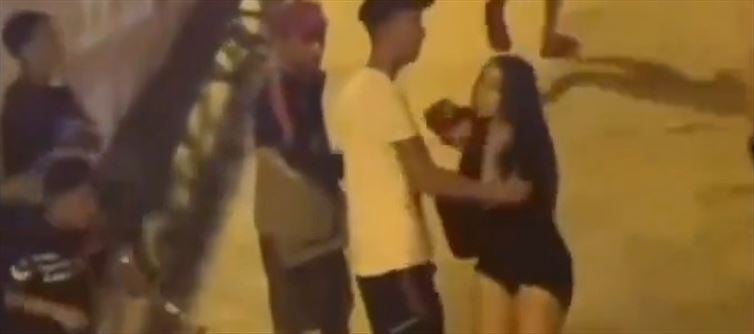 VIDEO - Tourist Woman was Séxually Harassed by Moroccan boys
