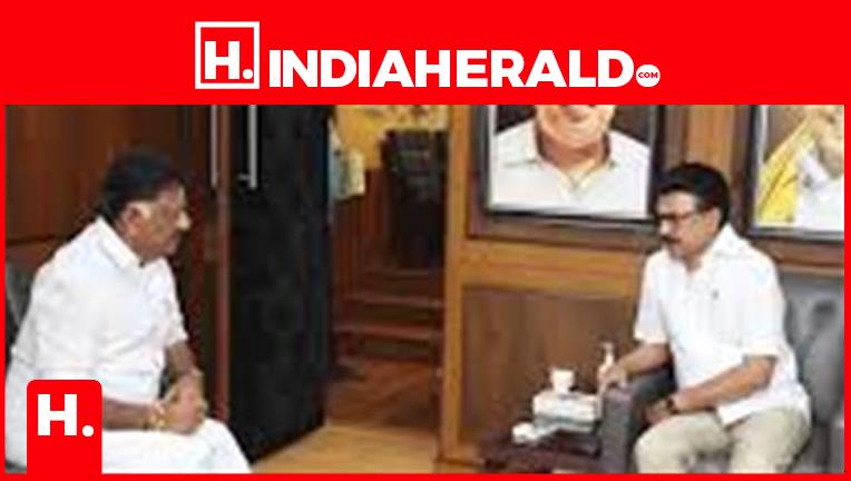 Warm Welcome to Former Chief Minister O. Panneerselvam