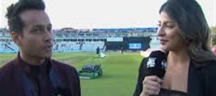 WCL Owner confesses love to the female host live..!?