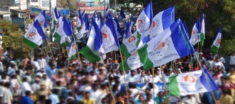 వైసీపీ నేతలు అప్పుడే పక్క చూపులు చూస్తున్నారా?
